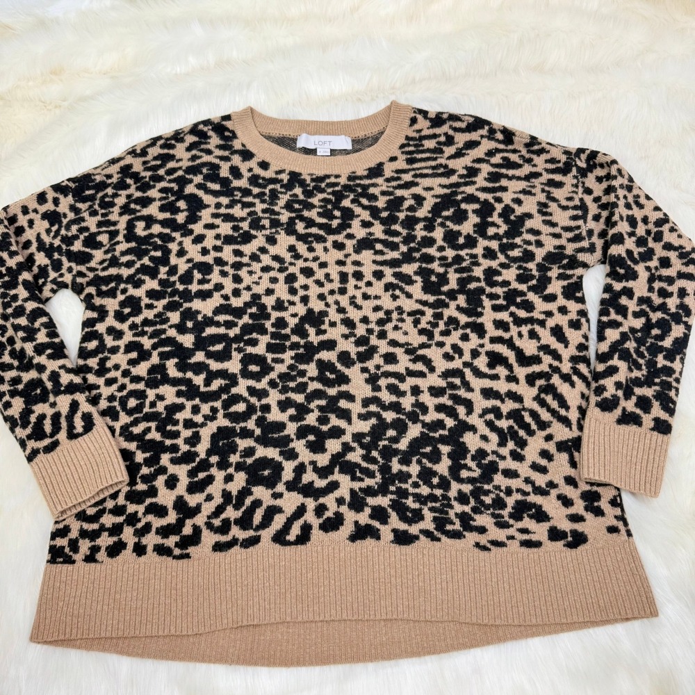 LOFT | Women's Leopard Print Crew Neck Long Sleeve Sweater - Size M